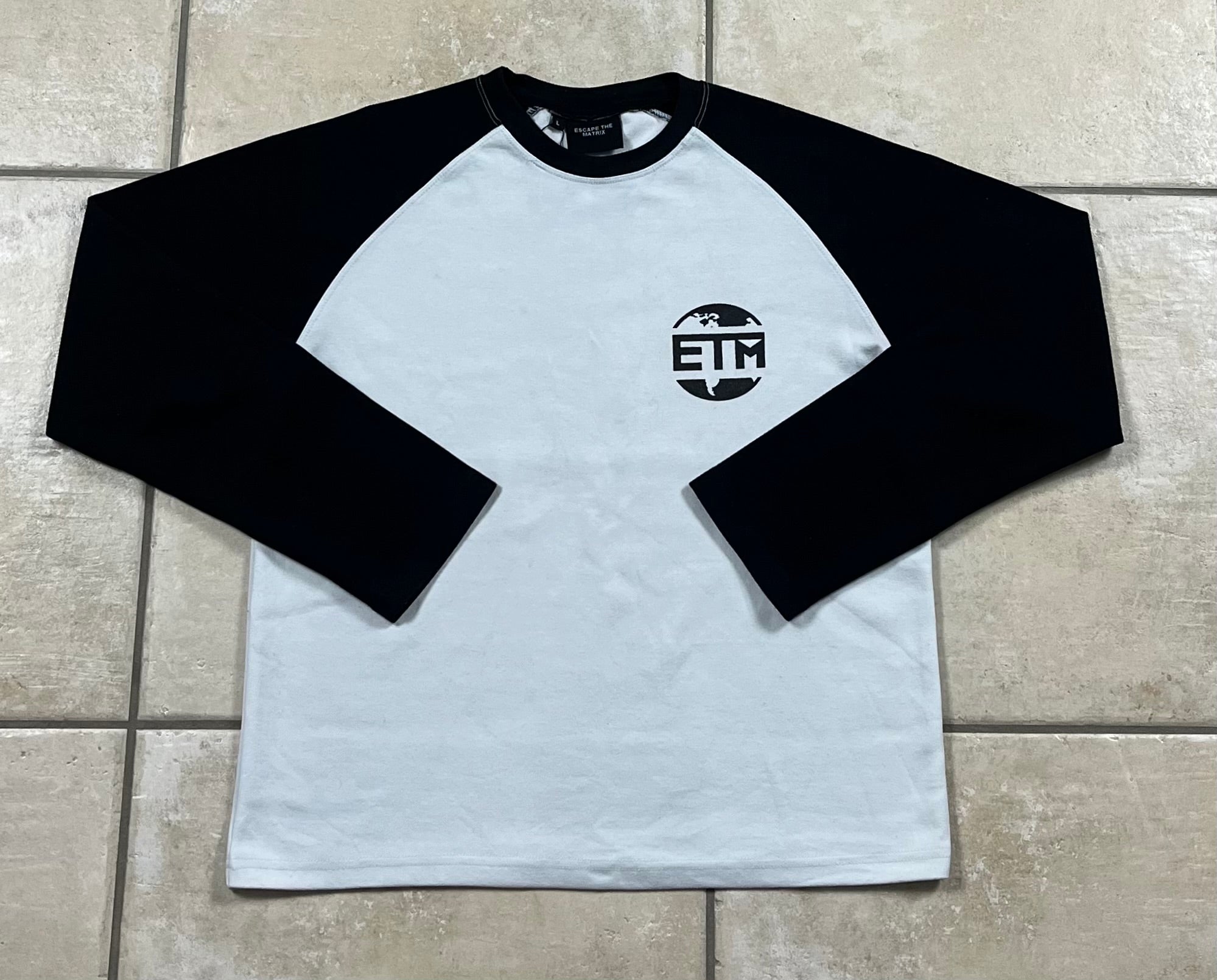 Black longsleeve (pre order)